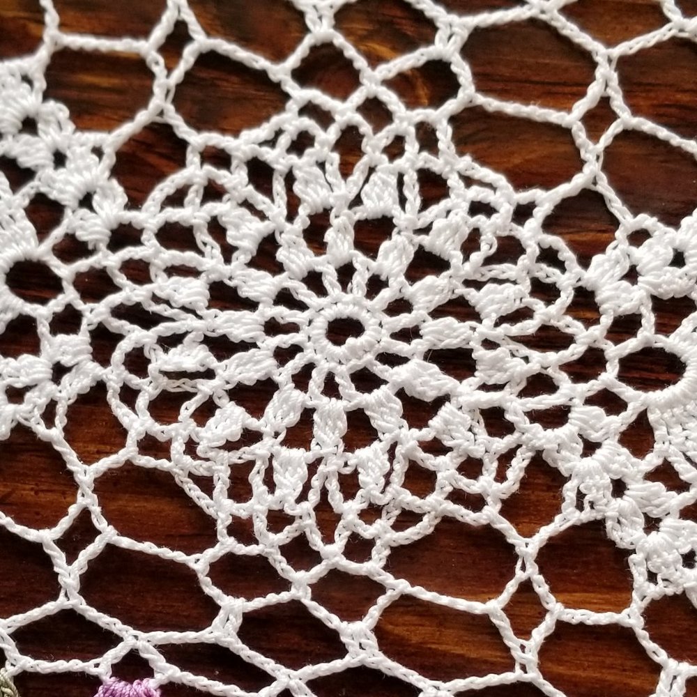 Vintage Style New Hand Crafted Pineapple Oval Doily, Multi-color, 25 1/2" x 15" - Picture 3 of 5
